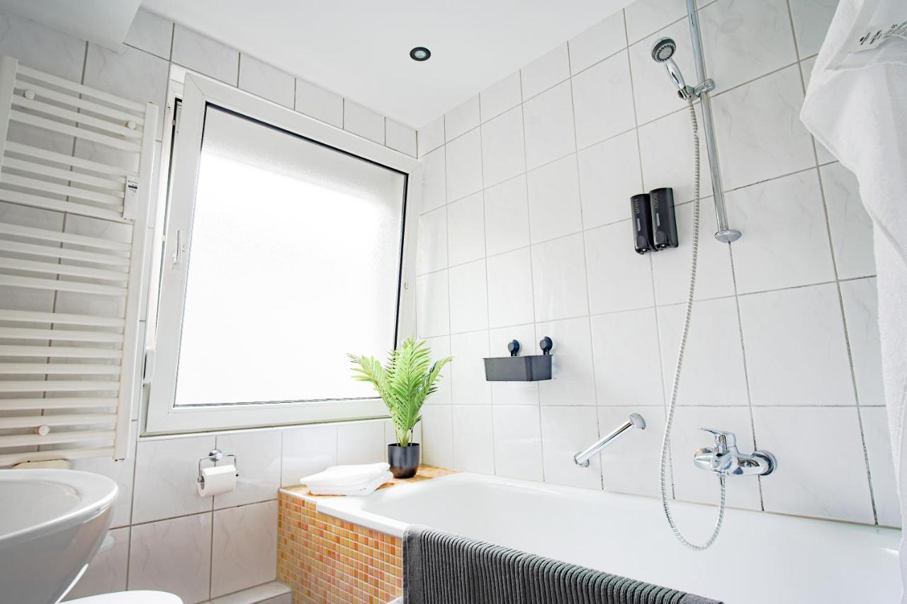 Homefy Bright And Cozy Holiday Apartment - Washer & Dryer - Free Parking Essen Buitenkant foto
