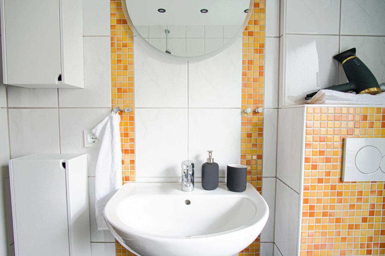 Homefy Bright And Cozy Holiday Apartment - Washer & Dryer - Free Parking Essen Buitenkant foto